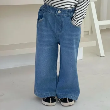 2023 Зима Дети утолщают теплые джинсы Детские однотонные брюки Меховая подкладка свободная Прямые джинсовые брюки для мальчиков и девочек