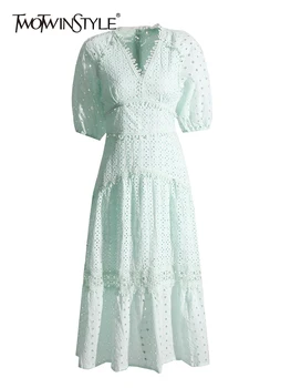 TWOTWINSTYLE Полые платья для женщин V-образный вырез с коротким рукавом и высокой талией складки летнее минималистское платье женская модная одежда