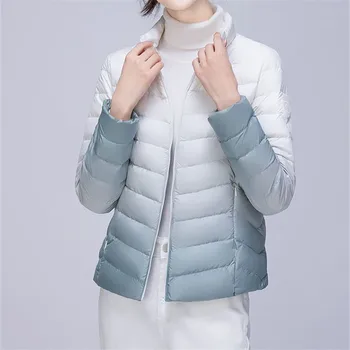 Женщины Роскошные дизайнерские градиентные пуховики 2023 осень / зима Новая мода с капюшоном Slim Fit Ультра легкие куртки Keep Warm