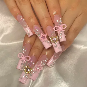 Розовые длинные накладные ногти с жемчужным декором Sweet & Charming Многоразовые накладные ногти для сценических выступлений Носить длинные накладные ногти