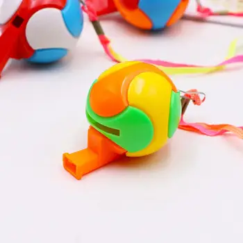 Свисток с цветной веревкой Красочный футбольный свисток Игрушка для детей Веселая вечеринка Подарки на день рождения Игры Аксессуары Потеря